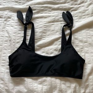 Black knot sleeve bikini top